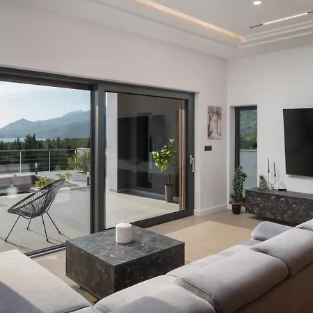 Serenity, Heated Pool, Jacuzzi, Sea View Villa *