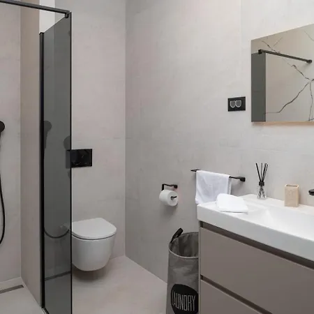 Serenity, Heated Pool, Jacuzzi, Sea View Villa Maslenica