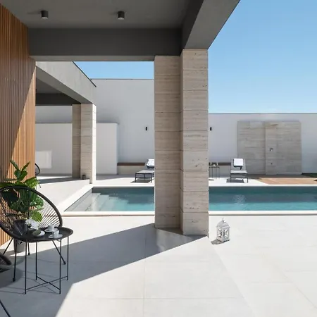 Serenity, Heated Pool, Jacuzzi, Sea View Maslenica
