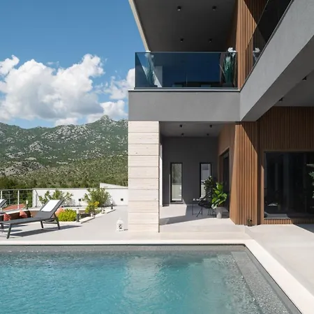 Serenity, Heated Pool, Jacuzzi, Sea View Villa *
