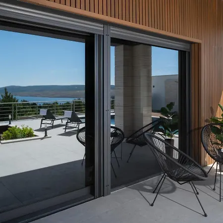 Serenity, Heated Pool, Jacuzzi, Sea View *