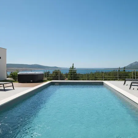 Serenity, Heated Pool, Jacuzzi, Sea View *