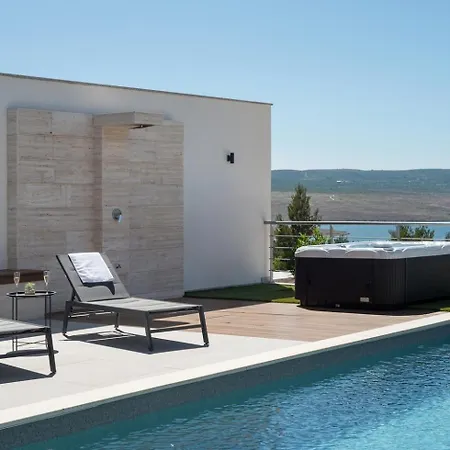 Serenity, Heated Pool, Jacuzzi, Sea View Maslenica