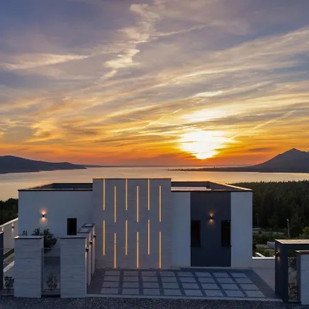 Serenity, Heated Pool, Jacuzzi, Sea View Villa